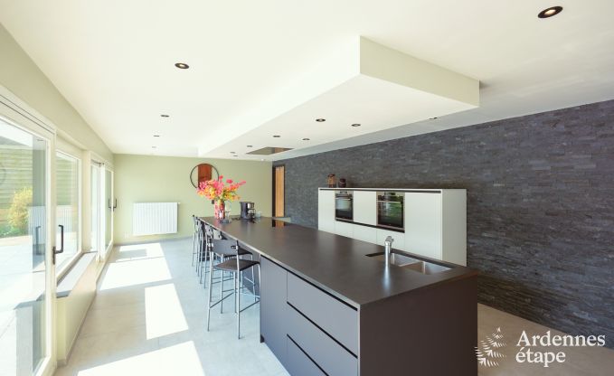 Villa in Marche-en-Famenne voor 28 personen met 11 slaapkamers, binnenzwembad en sauna