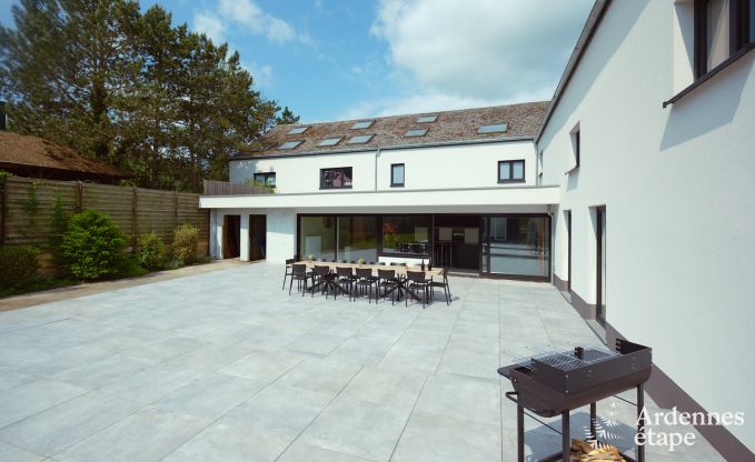 Villa in Marche-en-Famenne voor 28 personen met 11 slaapkamers, binnenzwembad en sauna