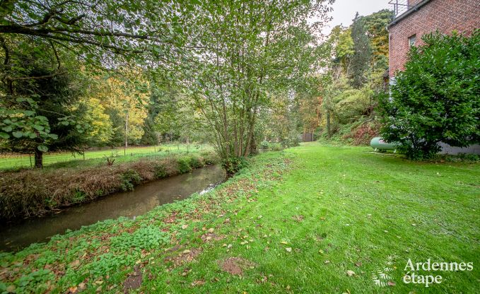 Vakantiewoning voor 41 personen met 22 slaapkamers aan het water in de Ardennen, nabij Maredsous