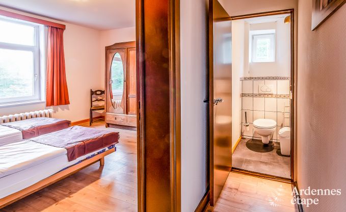 Vakantiewoning voor 41 personen met 22 slaapkamers aan het water in de Ardennen, nabij Maredsous