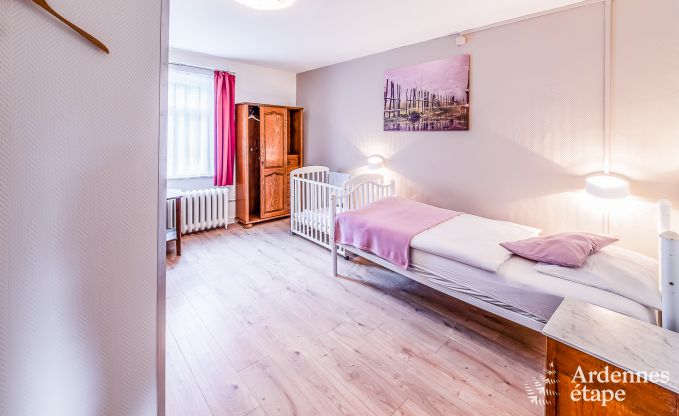 Vakantiewoning voor 41 personen met 22 slaapkamers aan het water in de Ardennen, nabij Maredsous