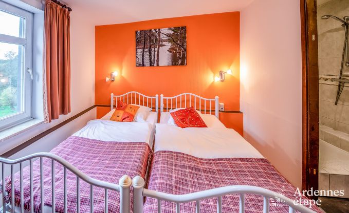 Vakantiewoning voor 41 personen met 22 slaapkamers aan het water in de Ardennen, nabij Maredsous