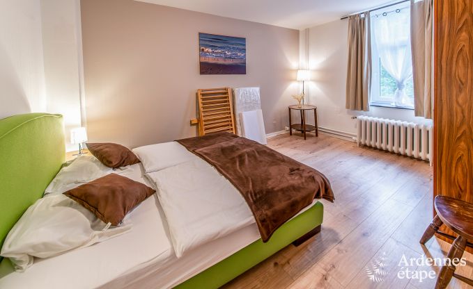 Vakantiewoning voor 41 personen met 22 slaapkamers aan het water in de Ardennen, nabij Maredsous