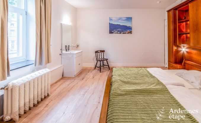 Vakantiewoning voor 41 personen met 22 slaapkamers aan het water in de Ardennen, nabij Maredsous