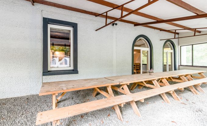 Vakantiewoning voor 41 personen met 22 slaapkamers aan het water in de Ardennen, nabij Maredsous