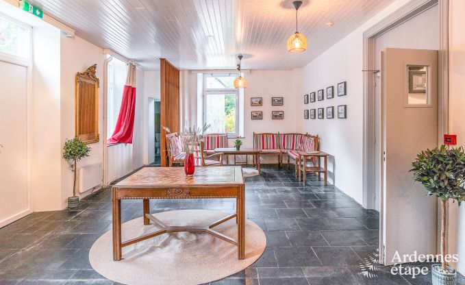 Vakantiewoning voor 41 personen met 22 slaapkamers aan het water in de Ardennen, nabij Maredsous