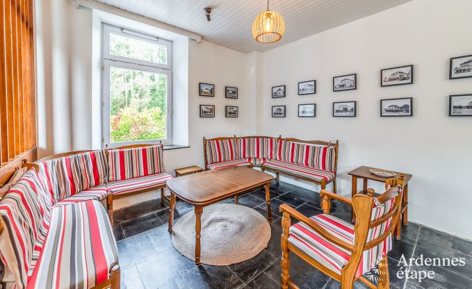 Vakantiewoning voor 41 personen met 22 slaapkamers aan het water in de Ardennen, nabij Maredsous