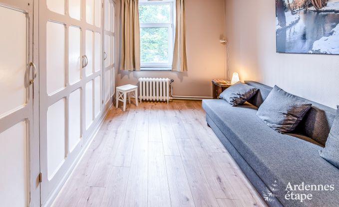 Vakantiewoning voor 41 personen met 22 slaapkamers aan het water in de Ardennen, nabij Maredsous