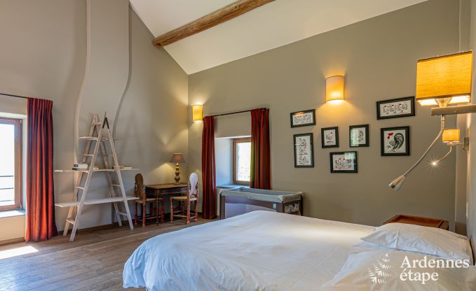 Ruime vakantiewoning in Maredsous voor 18 personen met 6 slaapkamers, 5 badkamers, pizzaoven en grote priv�tuin nabij Dinant en Mettet