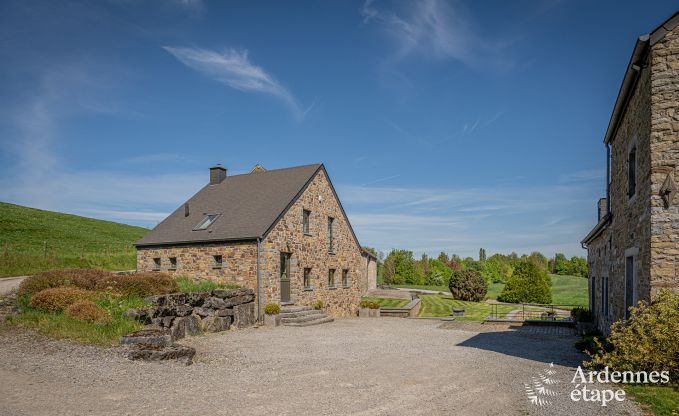 Ruime vakantiewoning in Maredsous voor 18 personen met 6 slaapkamers, 5 badkamers, pizzaoven en grote priv�tuin nabij Dinant en Mettet