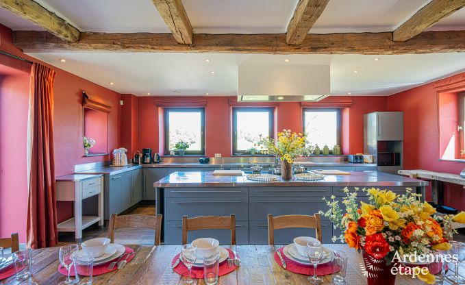 Ruime vakantiewoning in Maredsous voor 18 personen met 6 slaapkamers, 5 badkamers, pizzaoven en grote priv�tuin nabij Dinant en Mettet