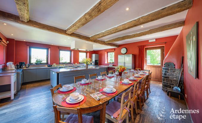 Ruime vakantiewoning in Maredsous voor 18 personen met 6 slaapkamers, 5 badkamers, pizzaoven en grote priv�tuin nabij Dinant en Mettet