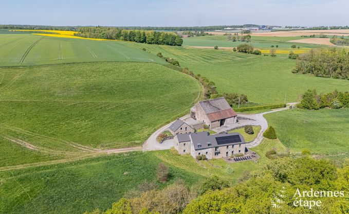 Ruime vakantiewoning in Maredsous voor 18 personen met 6 slaapkamers, 5 badkamers, pizzaoven en grote priv�tuin nabij Dinant en Mettet