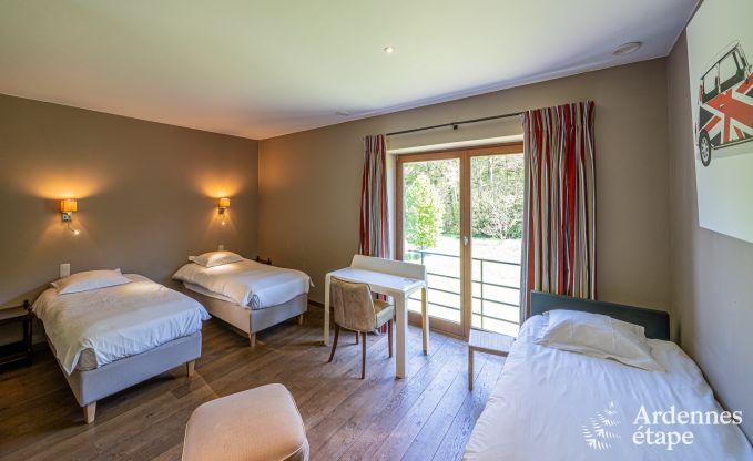 Ruime vakantiewoning in Maredsous voor 18 personen met 6 slaapkamers, 5 badkamers, pizzaoven en grote priv�tuin nabij Dinant en Mettet