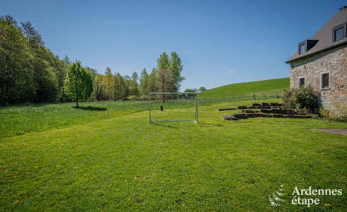 Ruime vakantiewoning in Maredsous voor 18 personen met 6 slaapkamers, 5 badkamers, pizzaoven en grote priv�tuin nabij Dinant en Mettet