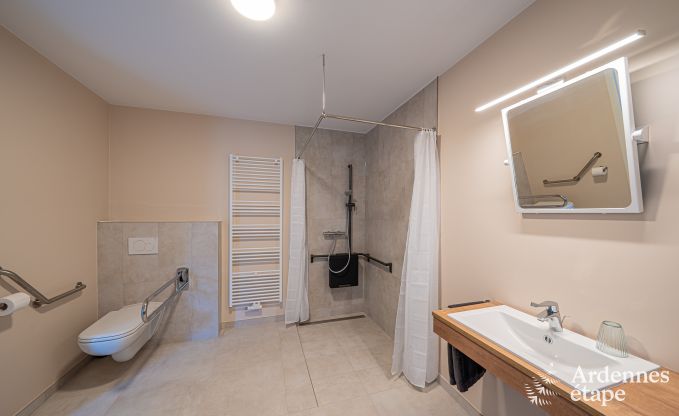 Rolstoeltoegankelijke vakantiewoning in Martelange voor 9 personen met privtuin