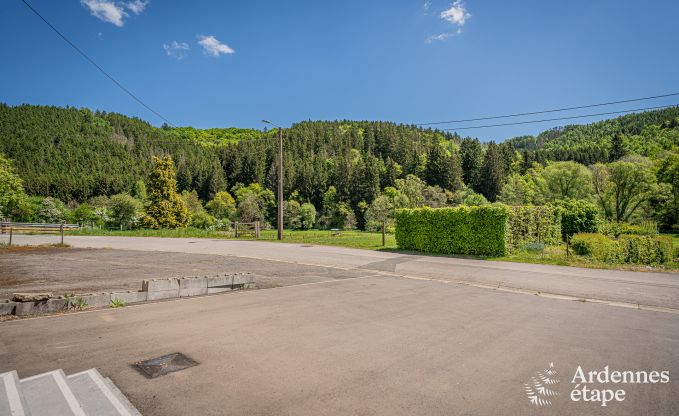 Rolstoeltoegankelijke vakantiewoning in Martelange voor 9 personen met privtuin