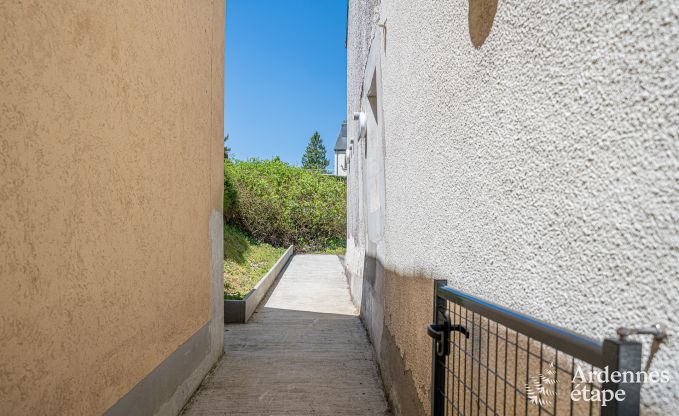 Rolstoeltoegankelijke vakantiewoning in Martelange voor 9 personen met privtuin