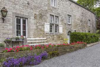 Mooi klein charmant vakantiehuisje voor 3/5 personen in Méan