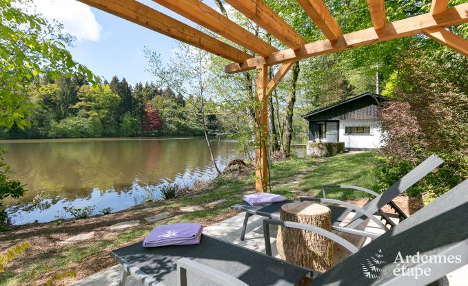 Romantische chalet aan het water voor 2 personen in Momignies