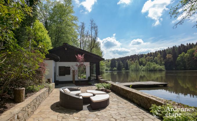 Romantische chalet aan het water voor 2 personen in Momignies