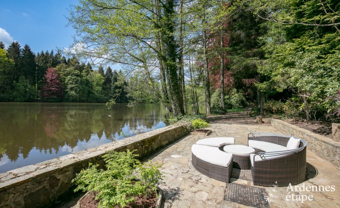 Romantische chalet aan het water voor 2 personen in Momignies