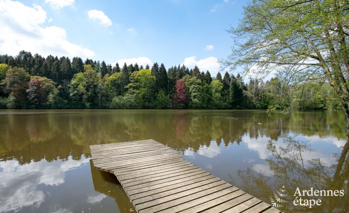 Romantische chalet aan het water voor 2 personen in Momignies