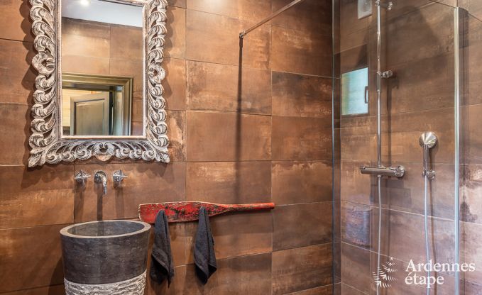 Romantische chalet aan het water voor 2 personen in Momignies