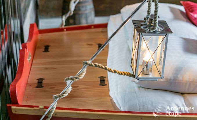 Romantische chalet aan het water voor 2 personen in Momignies