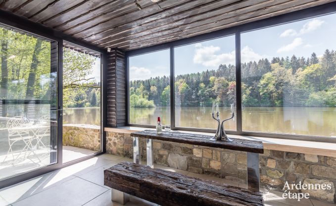 Romantische chalet aan het water voor 2 personen in Momignies