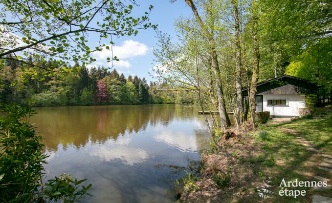 Romantische chalet aan het water voor 2 personen in Momignies