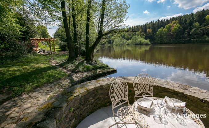 Romantische chalet aan het water voor 2 personen in Momignies