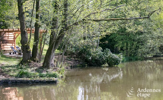 Romantische chalet aan het water voor 2 personen in Momignies