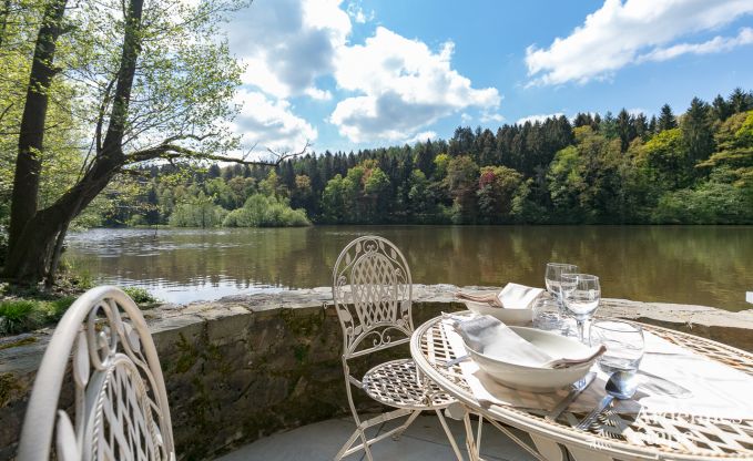 Romantische chalet aan het water voor 2 personen in Momignies