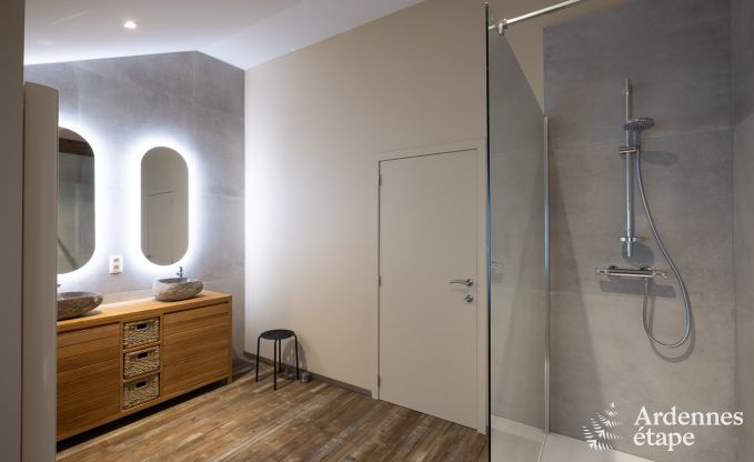 Luxe villa in Neufch�teau voor 20 personen met grote wellnessruimte