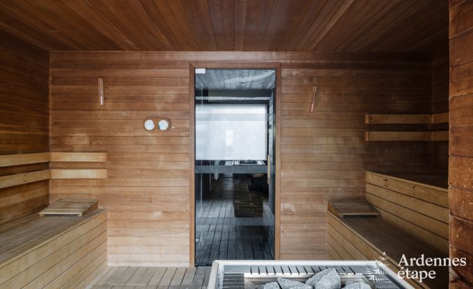 Luxe villa in Neufch�teau voor 20 personen met grote wellnessruimte