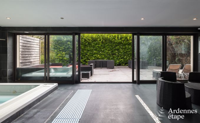 Luxe villa in Neufch�teau voor 20 personen met grote wellnessruimte