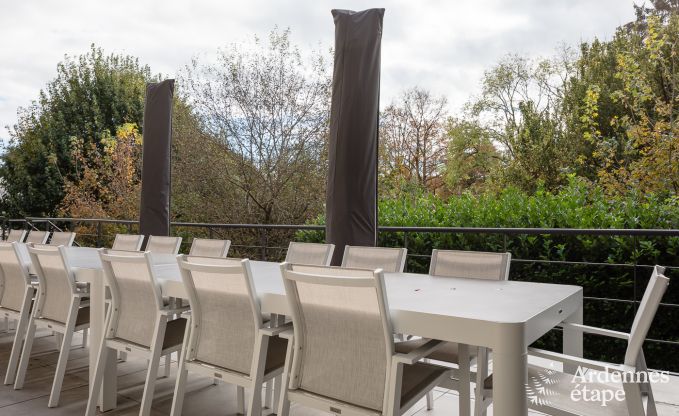 Luxe villa in Neufch�teau voor 20 personen met grote wellnessruimte