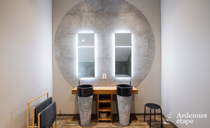 Luxe villa in Neufch�teau voor 20 personen met grote wellnessruimte