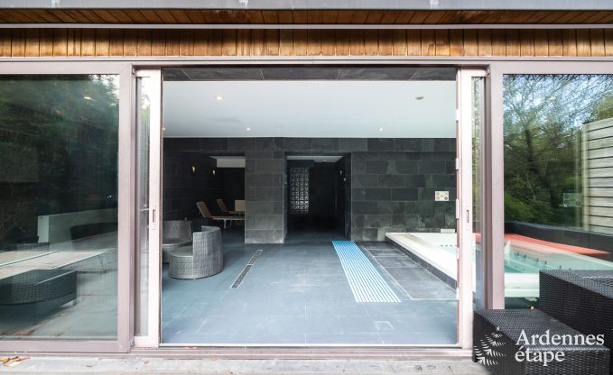 Luxe villa in Neufch�teau voor 20 personen met grote wellnessruimte