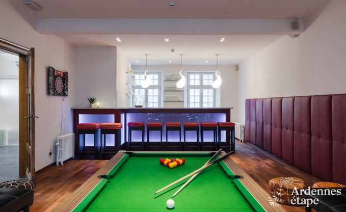 Luxe villa in Neufch�teau voor 20 personen met grote wellnessruimte