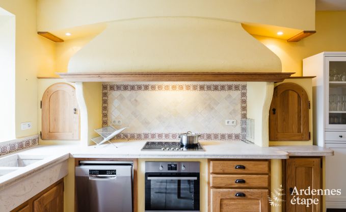 Luxe villa in Neufch�teau voor 20 personen met grote wellnessruimte