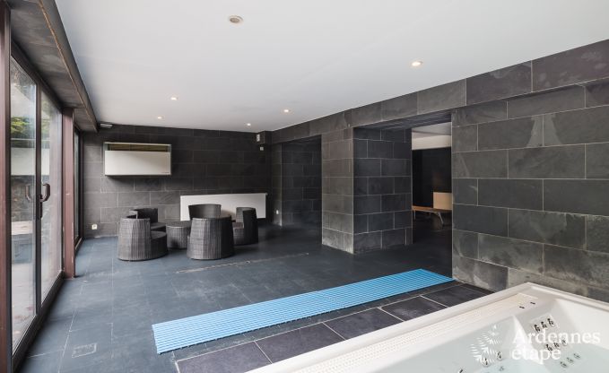 Luxe villa in Neufch�teau voor 20 personen met grote wellnessruimte