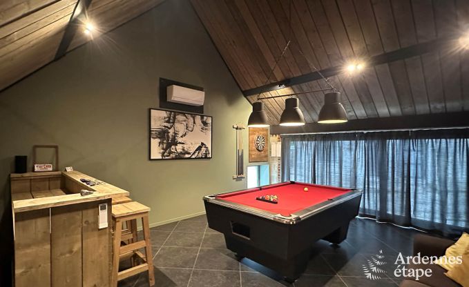 Schitterende vakantiewoning in Onhaye met zwembad, jacuzzi, sauna en speelkamers voor 14 personen nabij Dinant