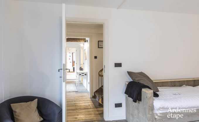 Schitterende vakantiewoning in Onhaye met zwembad, jacuzzi, sauna en speelkamers voor 14 personen nabij Dinant