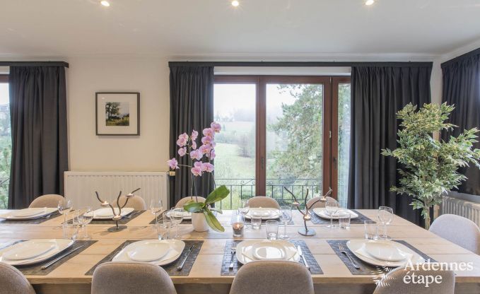 Schitterende vakantiewoning in Onhaye met zwembad, jacuzzi, sauna en speelkamers voor 14 personen nabij Dinant