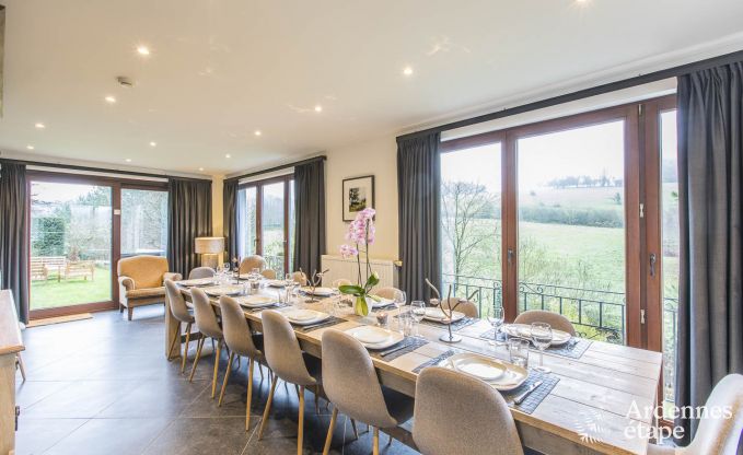 Schitterende vakantiewoning in Onhaye met zwembad, jacuzzi, sauna en speelkamers voor 14 personen nabij Dinant