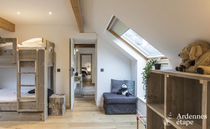 Schitterende vakantiewoning in Onhaye met zwembad, jacuzzi, sauna en speelkamers voor 14 personen nabij Dinant