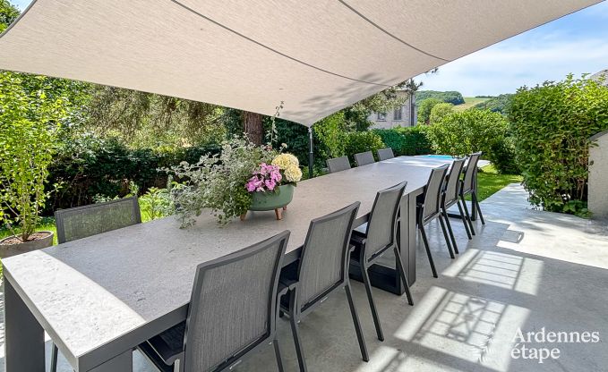 Schitterende vakantiewoning in Onhaye met zwembad, jacuzzi, sauna en speelkamers voor 14 personen nabij Dinant