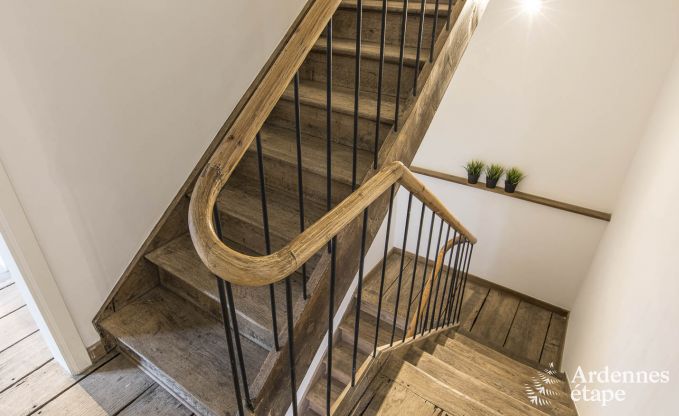 Schitterende vakantiewoning in Onhaye met zwembad, jacuzzi, sauna en speelkamers voor 14 personen nabij Dinant